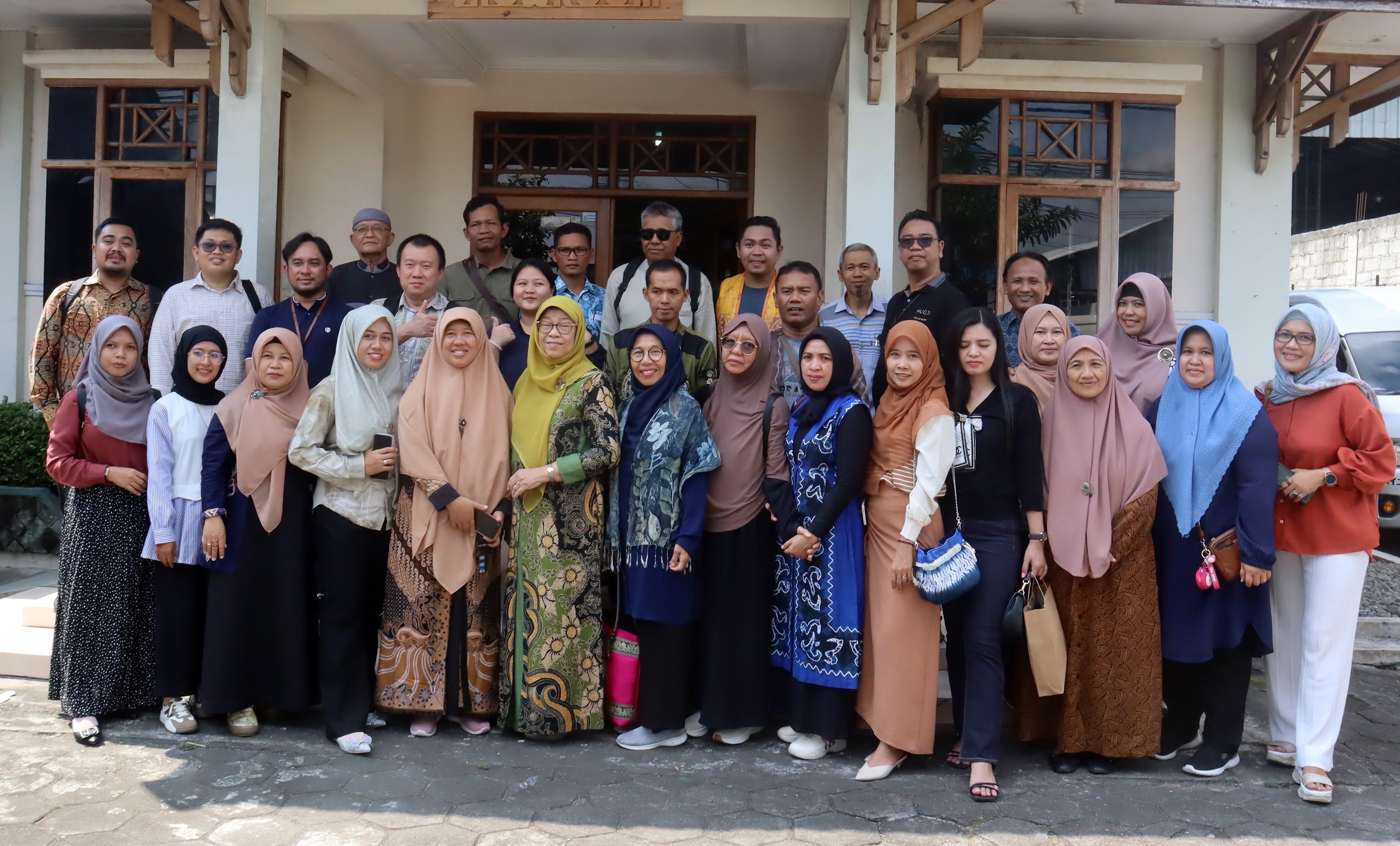 small-and-medium-enterprises-smes-from-banjarmasin-south-kalimantan-visit-apikri-to-learn-successful-story