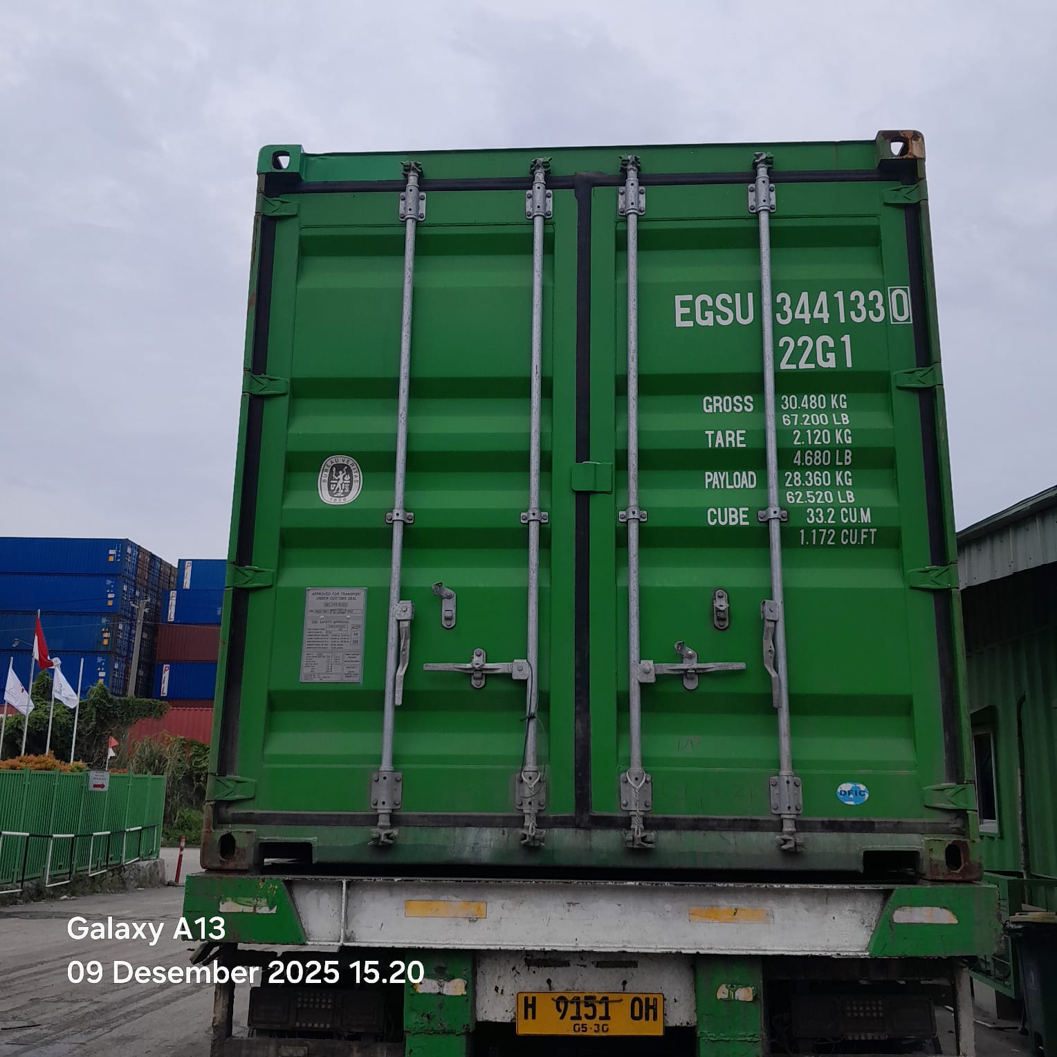 apikri-prepares-20-feet-container-shipment-to-the-united-kingdom