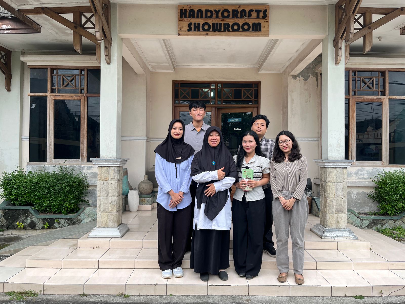 uty-english-literature-students-conduct-research-visit-to-apikri