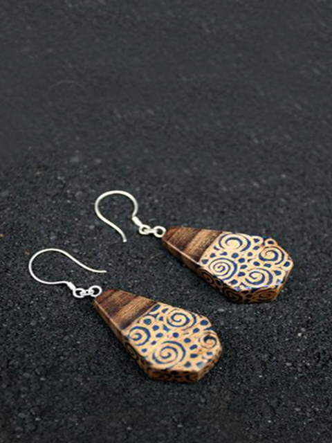 wood-trapesium-earrings-flower