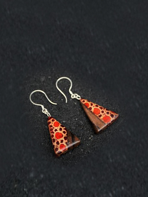 wooden-triangle-earrings-dot