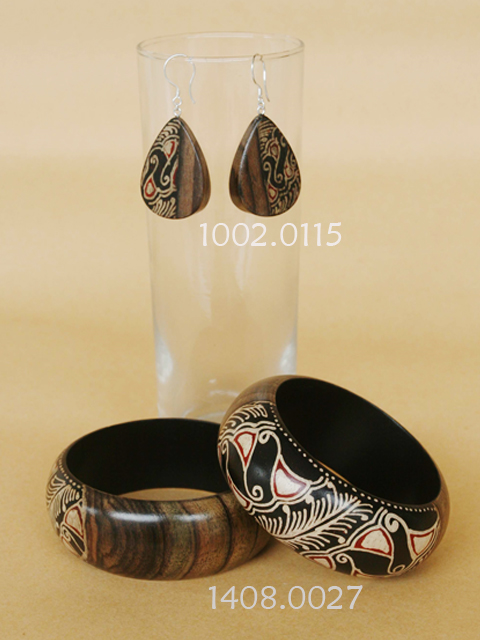 earrings-bracelet-black-wood-parang-canthel-motif-batiked