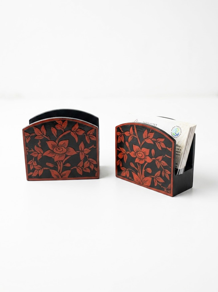 wooden-name-card-holder-curve-flower